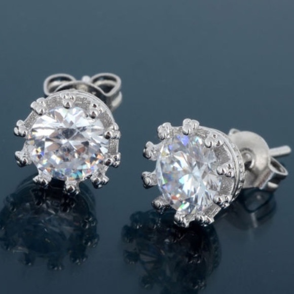 ⚡️SALE⚡️🆕925 Sterling Silver Princess Crown Studs - Picture 2 of 4