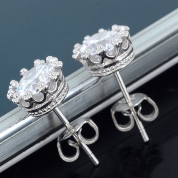 ⚡️SALE⚡️🆕925 Sterling Silver Princess Crown Studs - Picture 3 of 4
