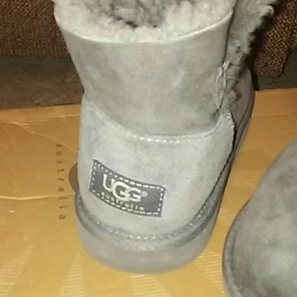 Authentic gray mini bailey uggs - Picture 3 of 4