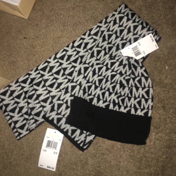 Michael Kors scarf with matching hat
