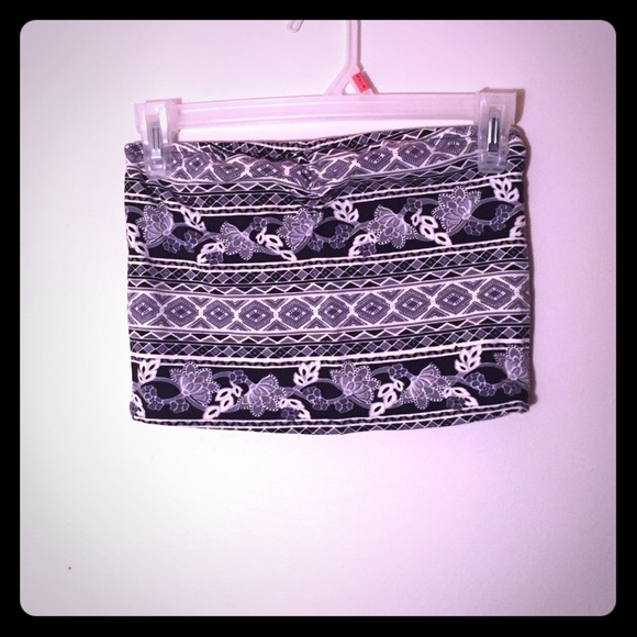 Patterned Sleeveless Crop Top