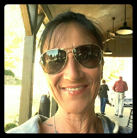 Meet your Posher, Crystal