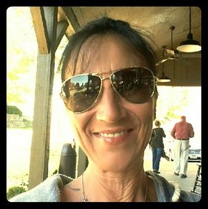 Meet your Posher, Crystal