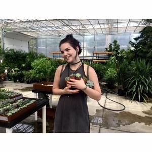 Meet your Posher, Iza