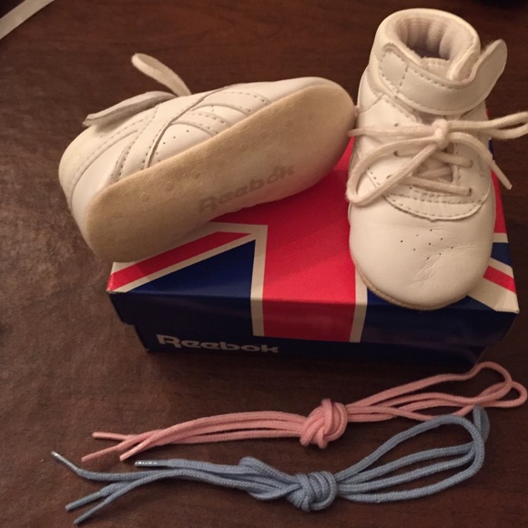 Reebok crib shoes size 3 white/grey gender neutral - Picture 2 of 3
