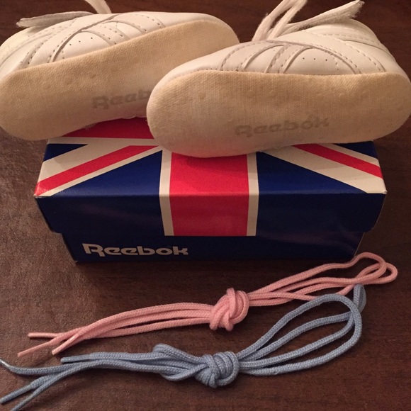 Reebok crib shoes size 3 white/grey gender neutral - Picture 3 of 3