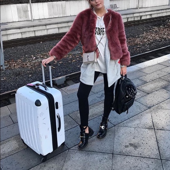 Forever 21 Jackets & Blazers - 🔥SALE🔥Fur Jacket