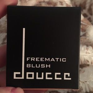 Brand new freematic blush by Doucce