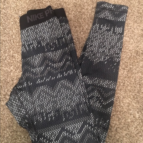 XS Nike tights