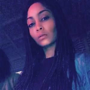 Meet your Posher, Nia