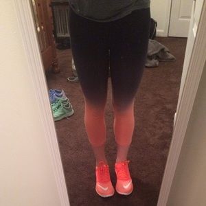 Pink Ombré Nike leggings!!🌺