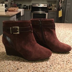 Antonio Melani brown suede booties