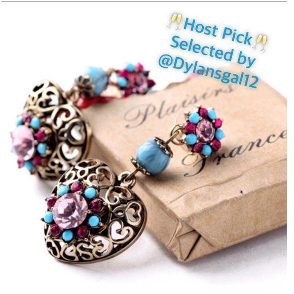 💕 Adorable Crystal Hollow-out Heart Earrings 💕 - Picture 2 of 7