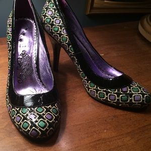 Naughty Monkey Black/Purple heels 9.5