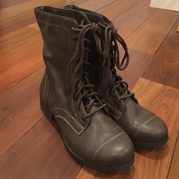 Combat boots