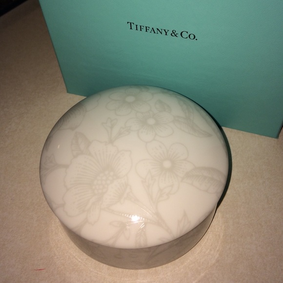 HTF Brand NEW Tiffany & Co. jewelry dish