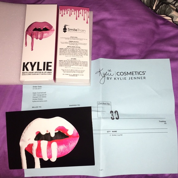 Kylie Cosmetics Smile Matte Lipkit pink NEW IN BOX
