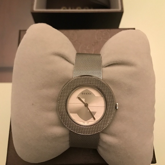 Silver Gucci Watch - Picture 1 of 4