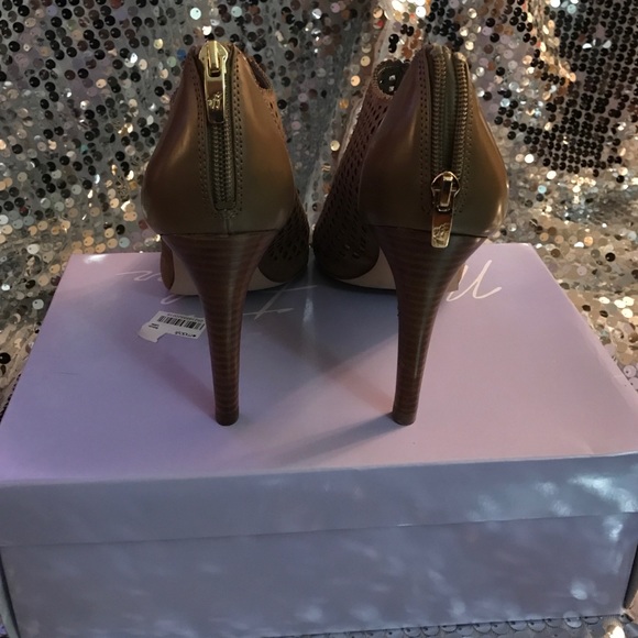 Sexy Fun Suede Heels - Picture 3 of 4