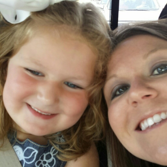 Meet your Posher, Joni - Picture 3 of 4