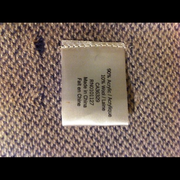 Gray geometric blanket scarf - Picture 3 of 3