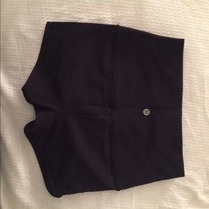 Size 4 Lululemon Wunder Shorts