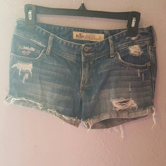 ☉⛱(SIZE 3) Ripped Jean Shorts