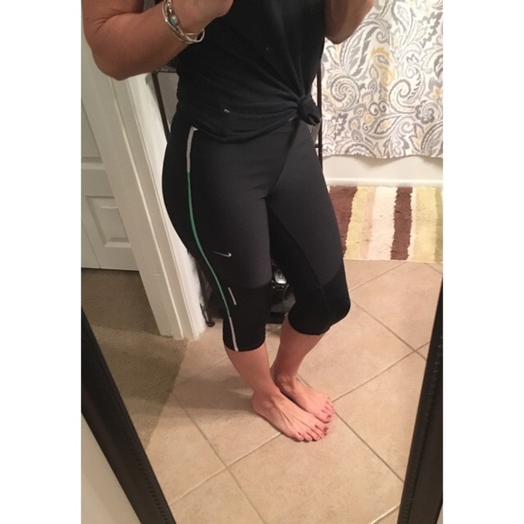 Nike dri-fit cropped workout leggings