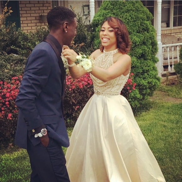 PROM DRESS! On sale for 350 or best offer! - Picture 2 of 4