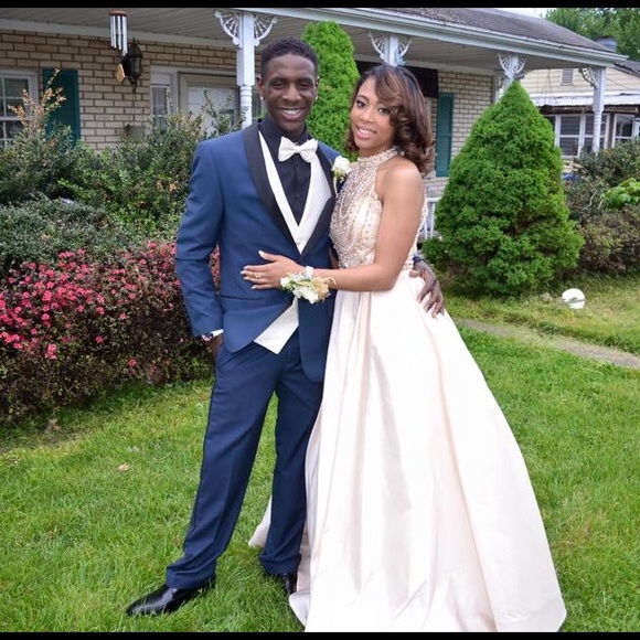 PROM DRESS! On sale for 350 or best offer! - Picture 4 of 4