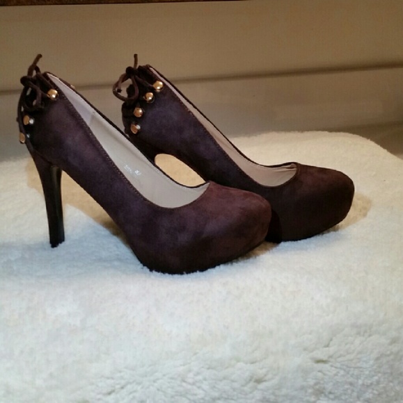 *LACE UP PLATFORM BROWN HEELS!* - Picture 2 of 3