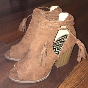Qupid open toed ankle booties