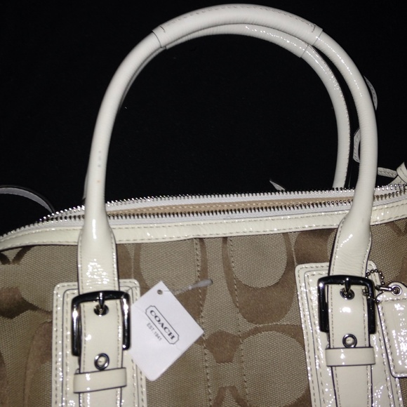 Beautiful COACH handbag - Picture 2 of 4