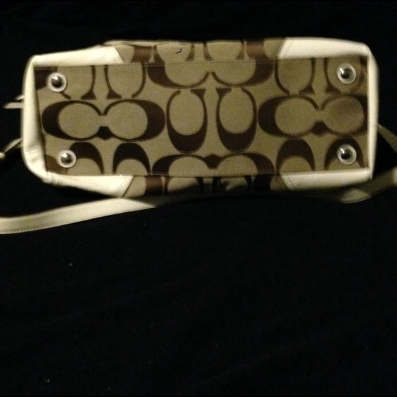 Beautiful COACH handbag - Picture 3 of 4