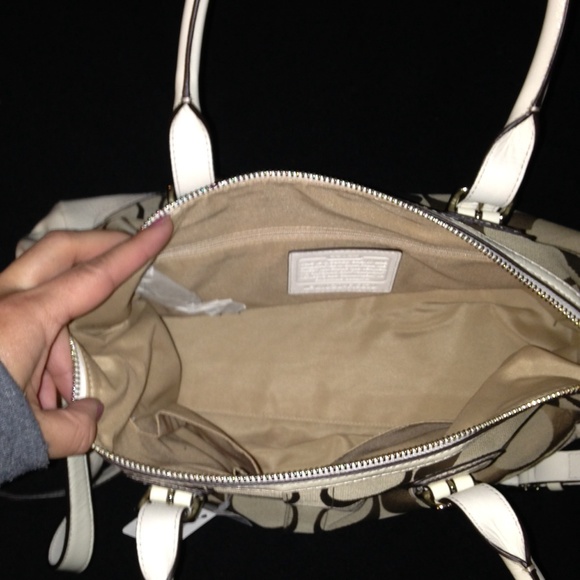 Beautiful COACH handbag - Picture 4 of 4