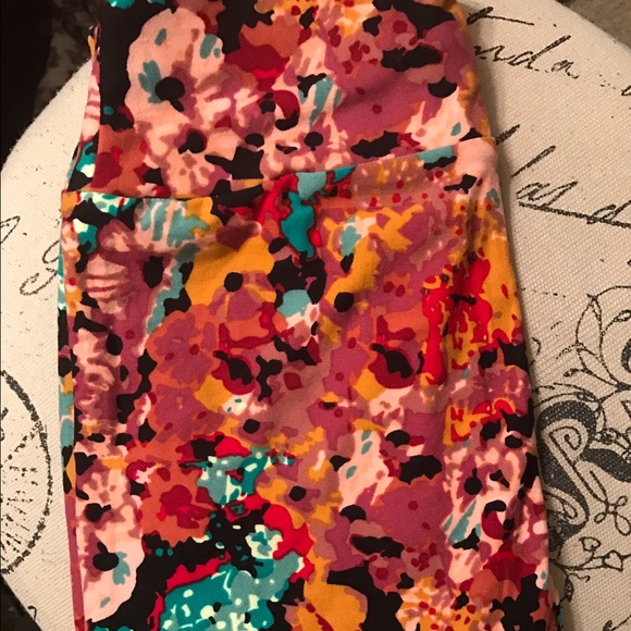 NWT OS Floral Leggings