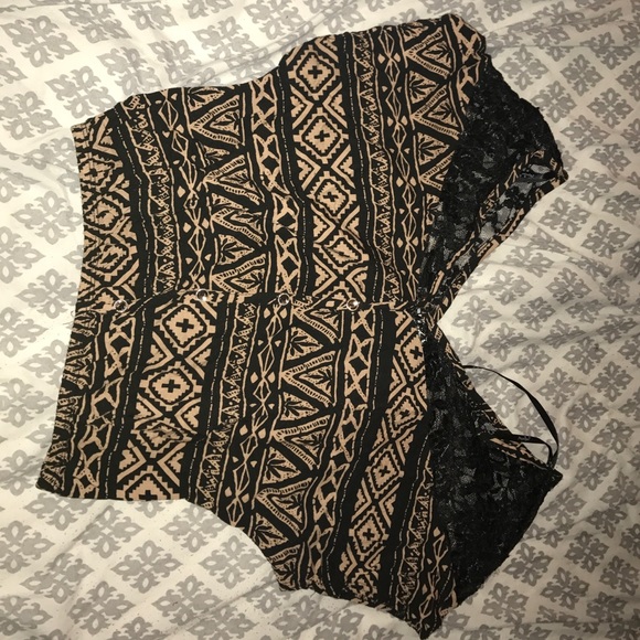 LIGHT TAN CROP TOP W/ BLACK LACE AT TOP
