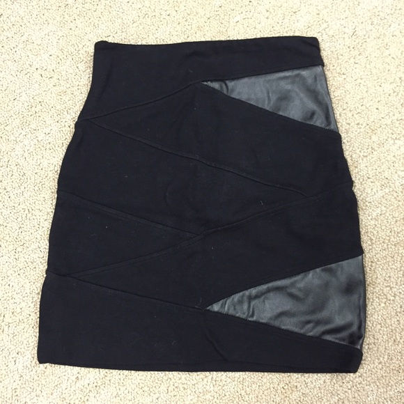 Color blocked mini skirt