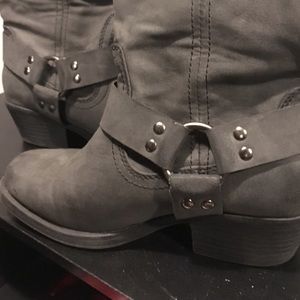 Grey Mid-boots