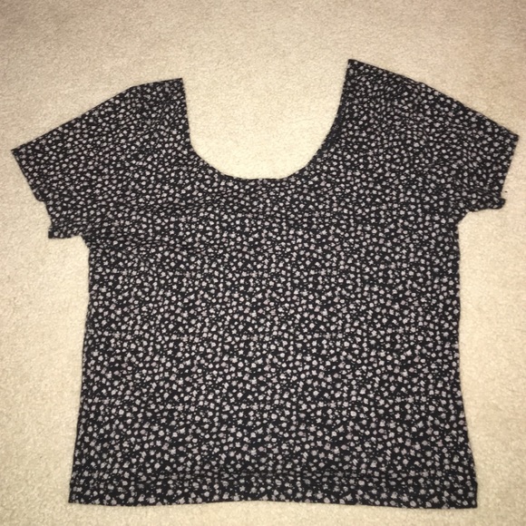 Cute flower crop top!