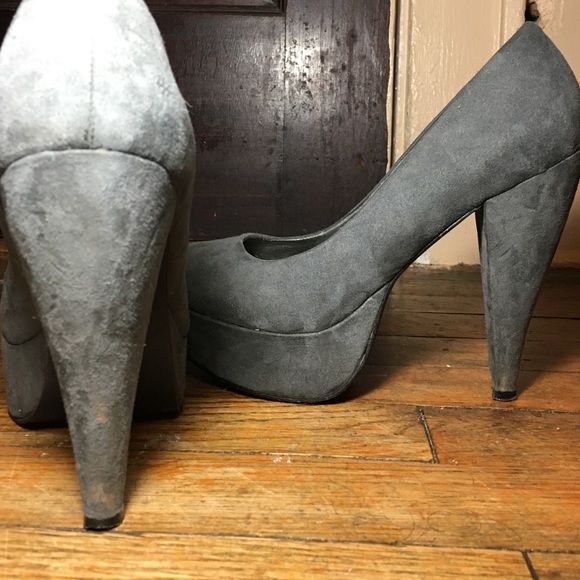 Heels - Picture 2 of 2