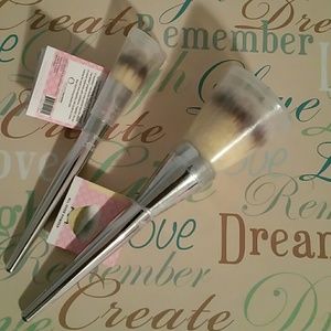 IT Cosmetic Brushes -All Over and Foundation Brush