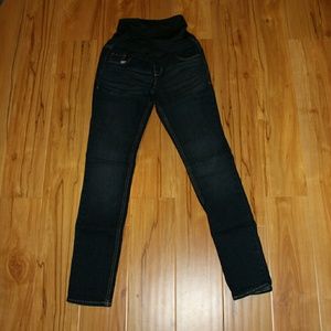 Old Navy maternity skinny jeans