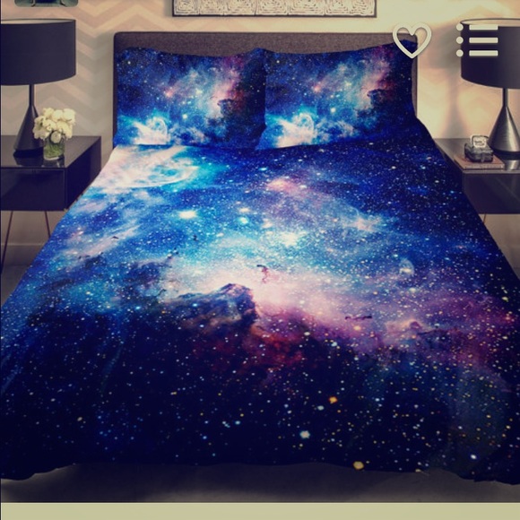 Queen-sized galaxy duvet/bed sheet/2 pillow cases.
