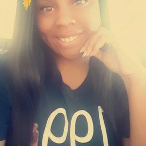 Meet your Posher, Tia