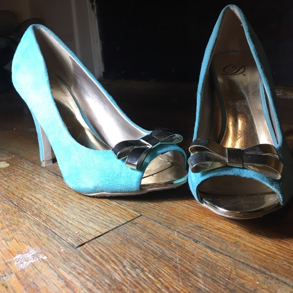 Heels - Picture 2 of 2