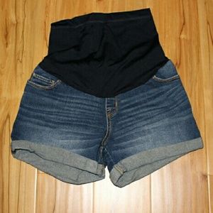 Liz Lange Maternity midi shorts