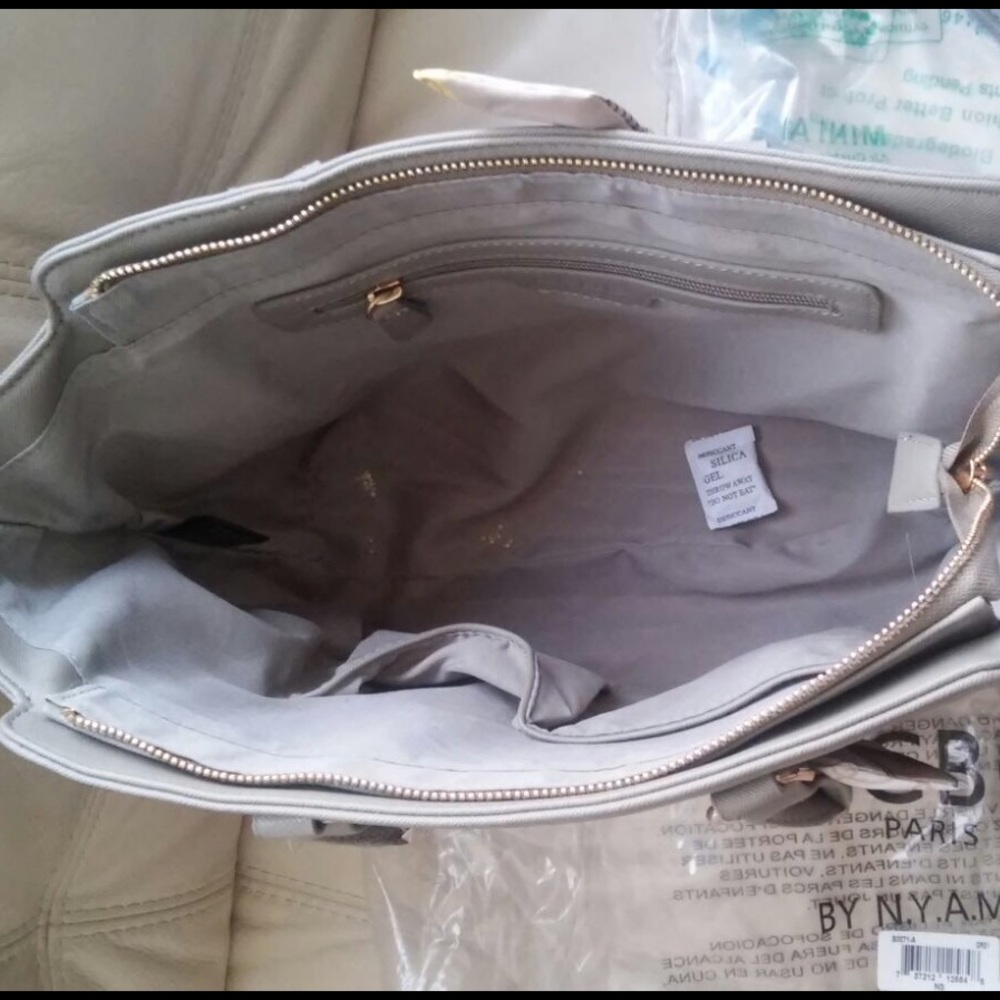 🌺Last one 🌺BCBG Paris Scarf Story satchel bag - Picture 7 of 8