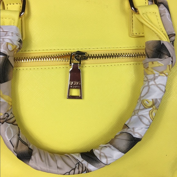 🌺Last one 🌺BCBG Paris Scarf Story satchel bag - Picture 3 of 8