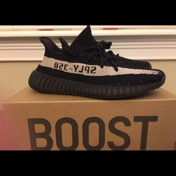 Yeezy Boost 350 v2 Black/White Sz 10 - Picture 1 of 4
